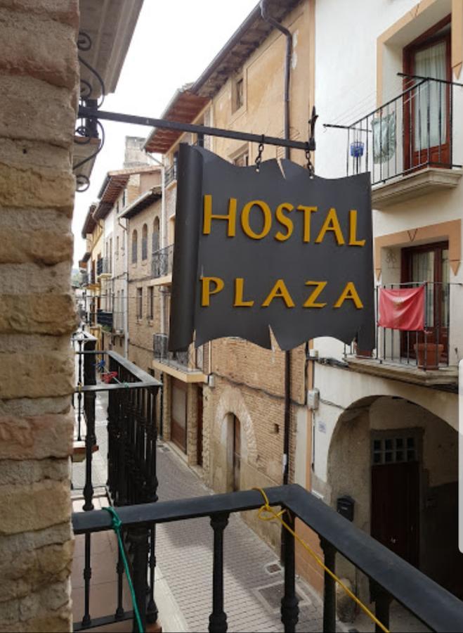 Hostal La Plaza Puente La Reina Exterior photo