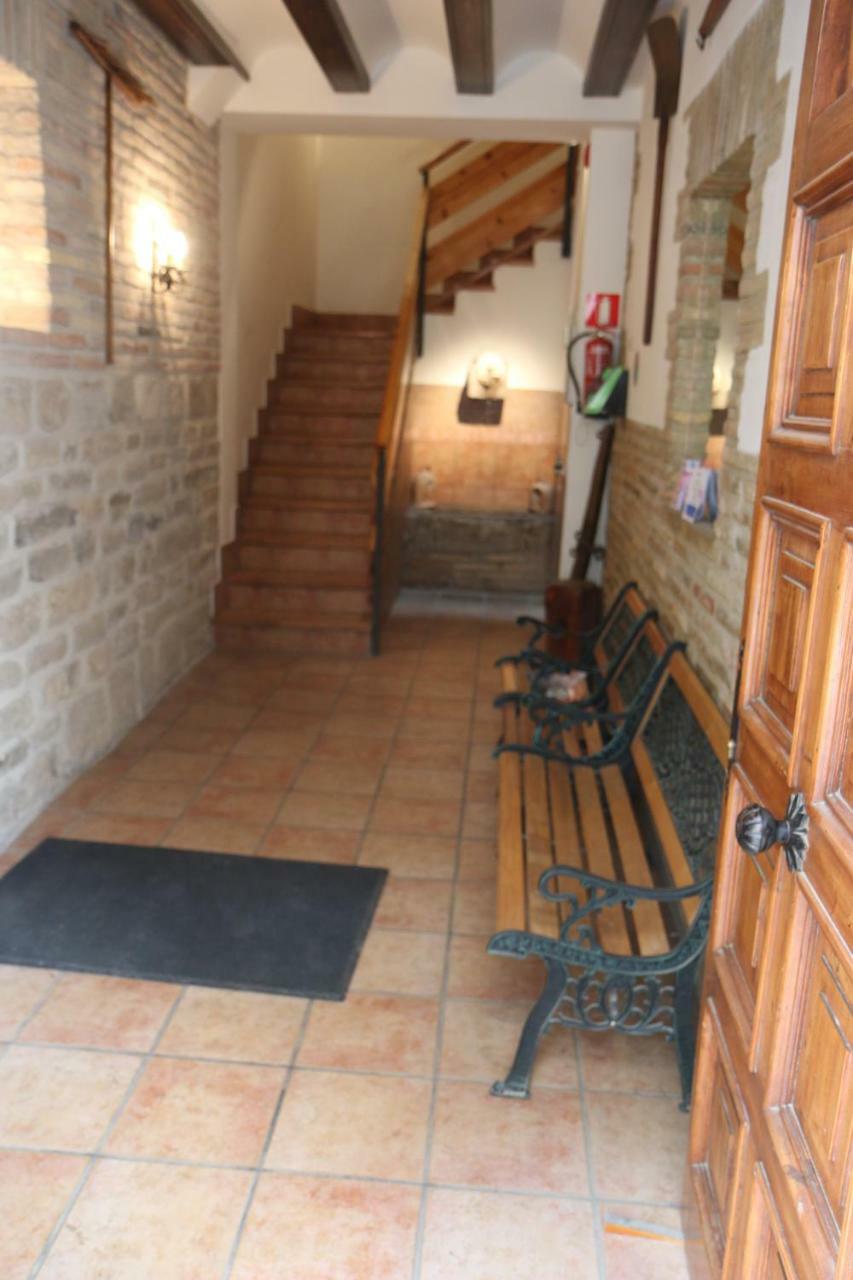 Hostal La Plaza Puente La Reina Exterior photo