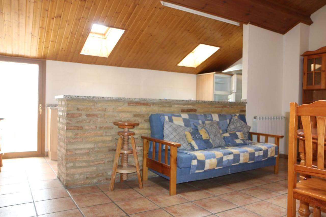 Hostal La Plaza Puente La Reina Exterior photo